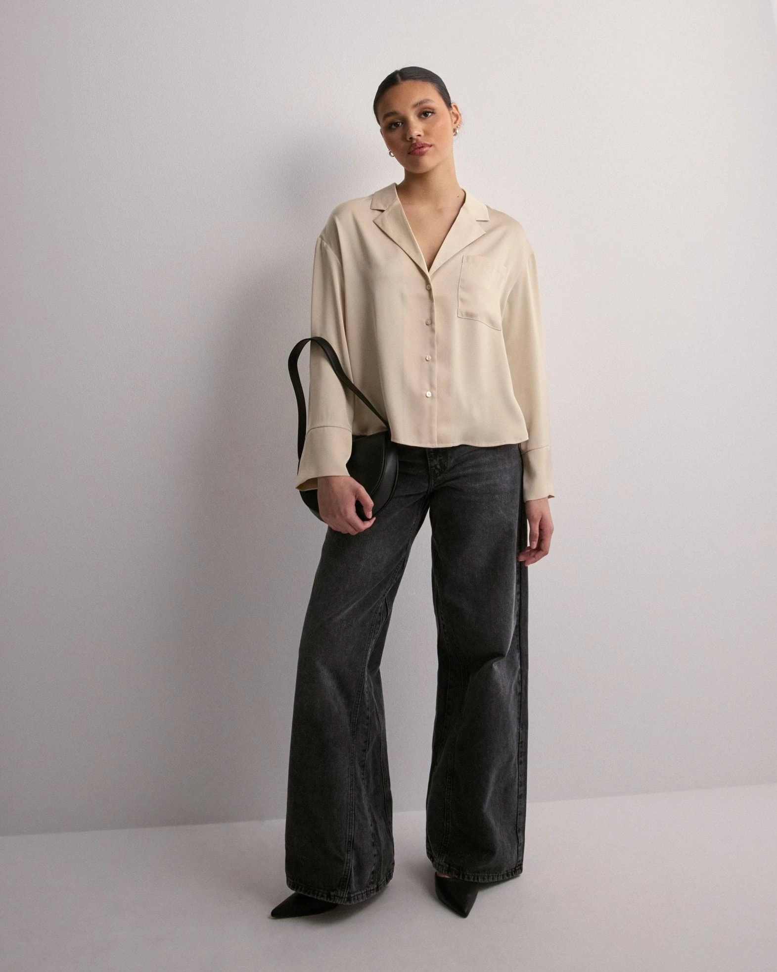 What Color Shirt Goes With Black Pants? 11 Best Outfit Ideas Dunkare